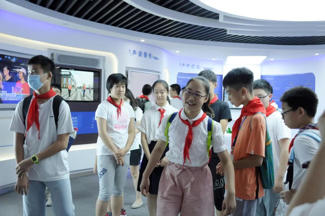 17位蘇州中學偉長實驗班學生前來體驗聲學黑科技