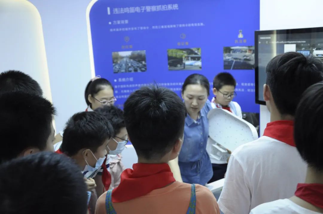 17位蘇州中學偉長實驗班學生前來體驗聲學黑科技